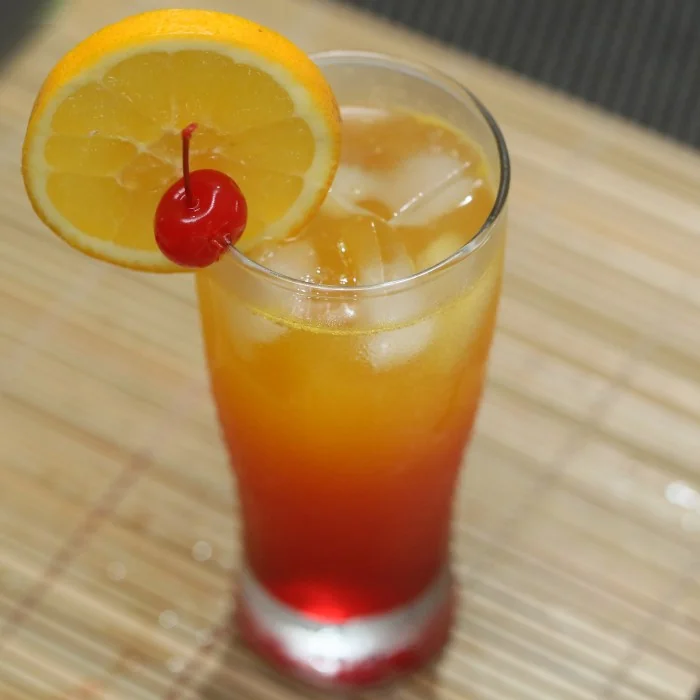 Коктейль Amaretto Stone Sour Alternative