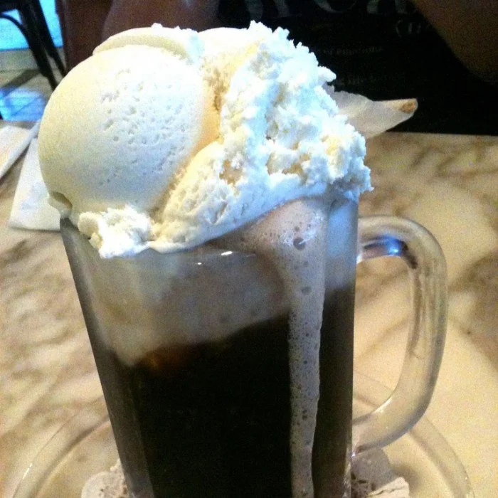 Коктейль Brandon and Will's Coke Float