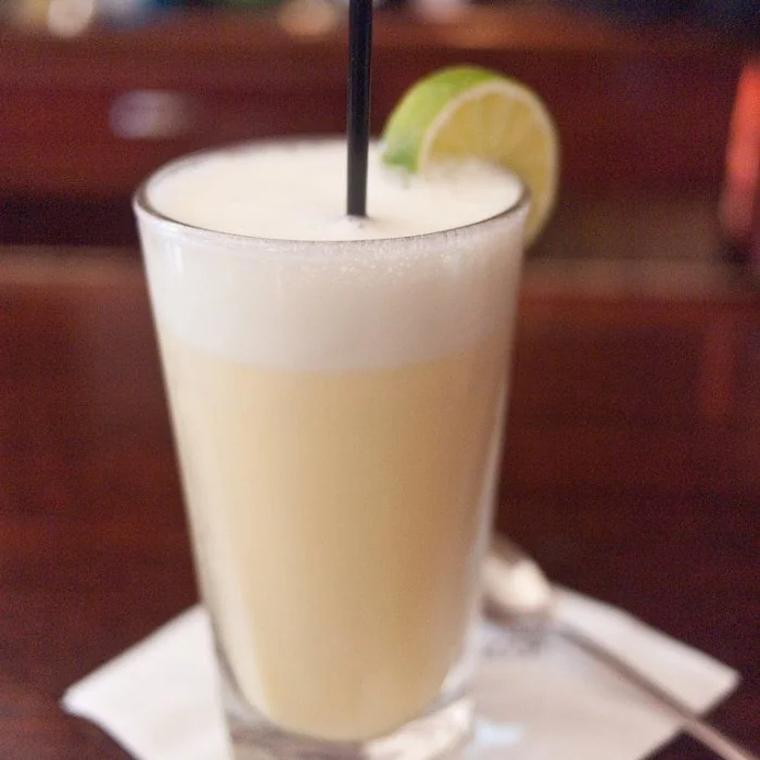 Royal Gin Fizz cocktail